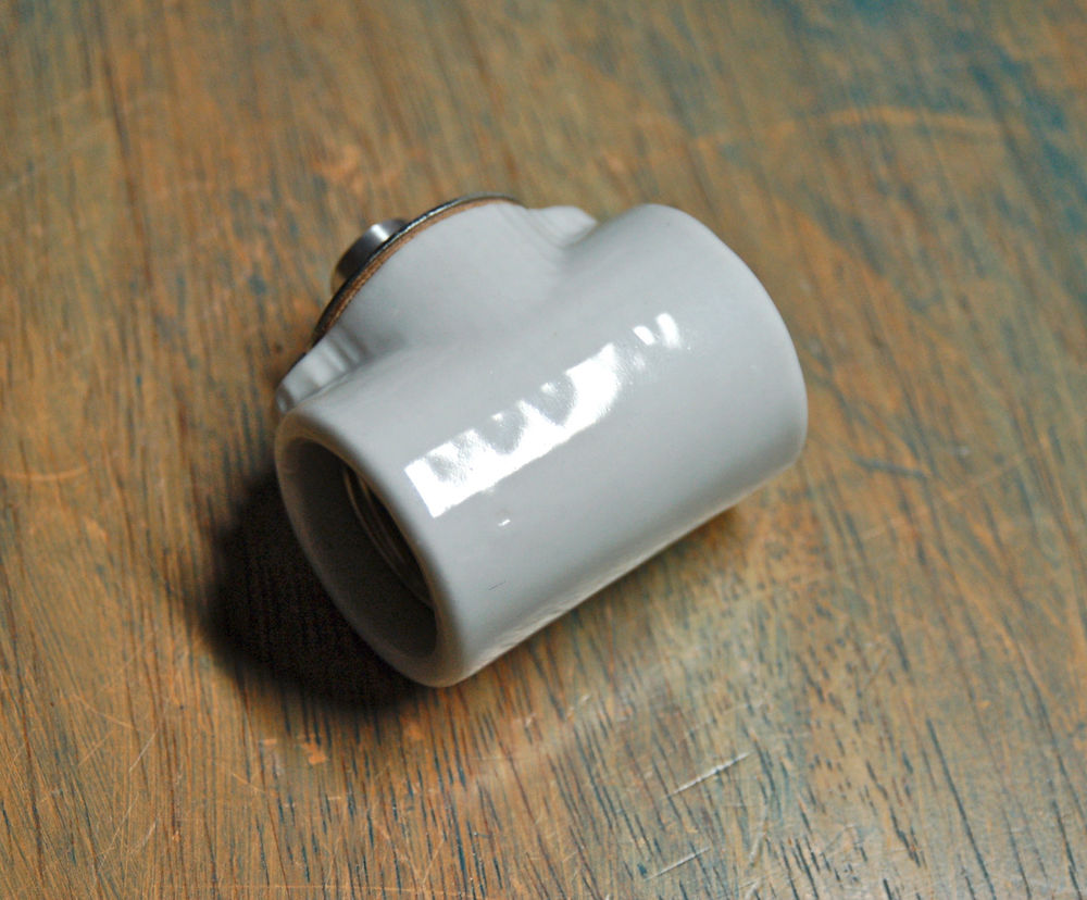 TWO LIGHT KEYLESS SOCKET