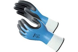 RED STEER NITRILE FOAM GLOVE M